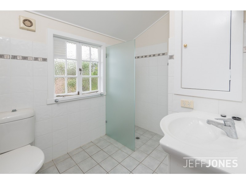 35 Thackeray Street, Norman Park QLD 4170