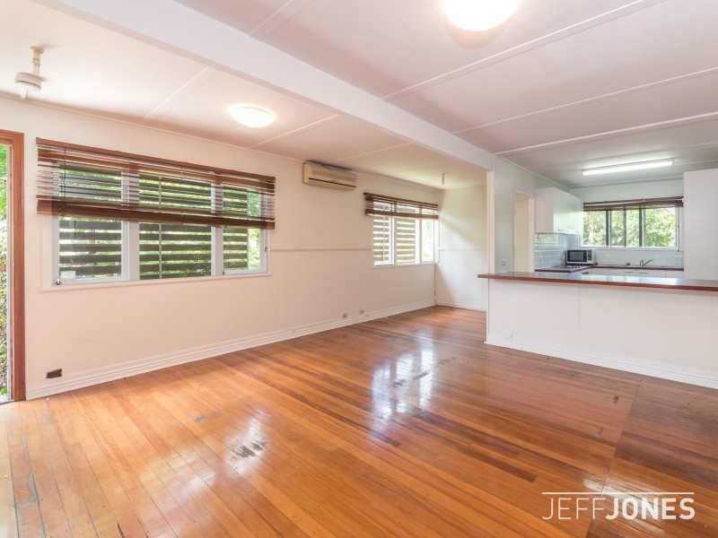18 Dobbs Street, Holland Park West QLD 4121