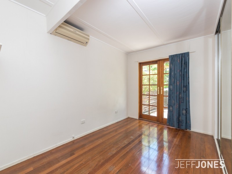 18 Dobbs Street, Holland Park West QLD 4121