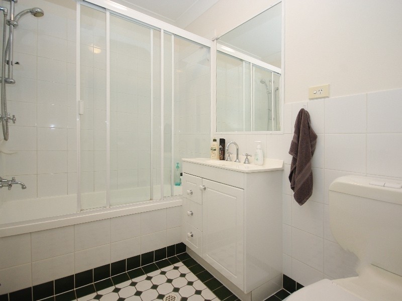 8/72 Earl Street, Greenslopes QLD 4120