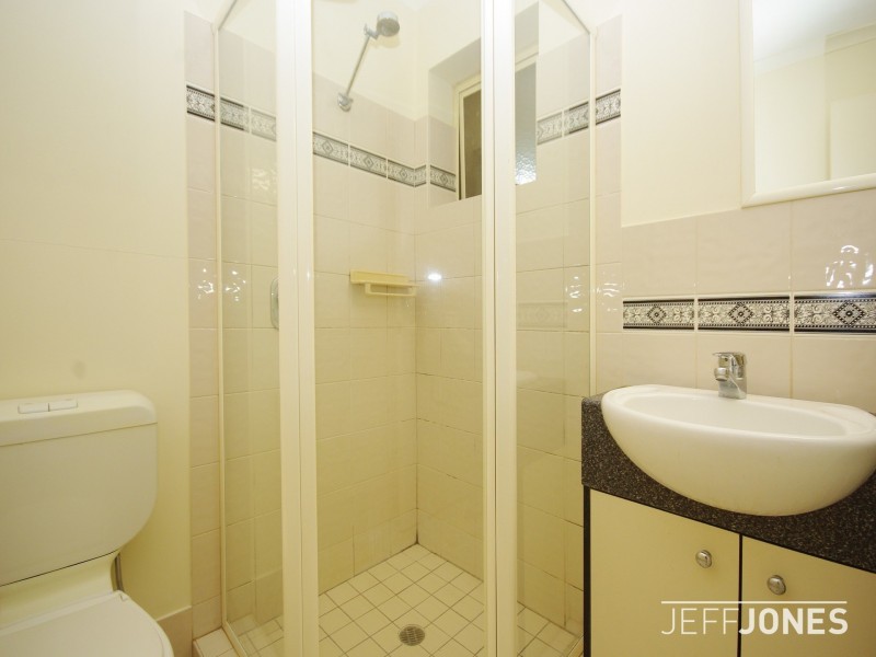 B3/52 Baron Street, Greenslopes QLD 4120