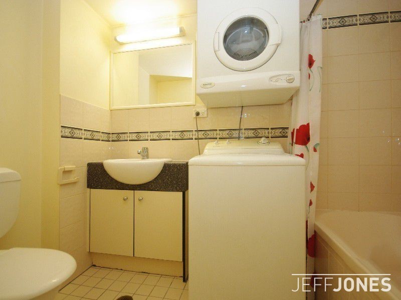 B1/52 Baron Street, Greenslopes QLD 4120