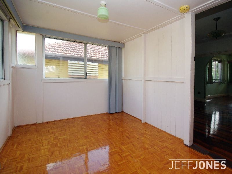 32 Nelson Street, Coorparoo QLD 4151