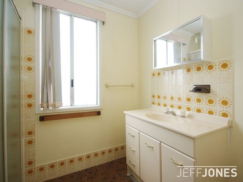 32 Nelson Street, Coorparoo QLD 4151