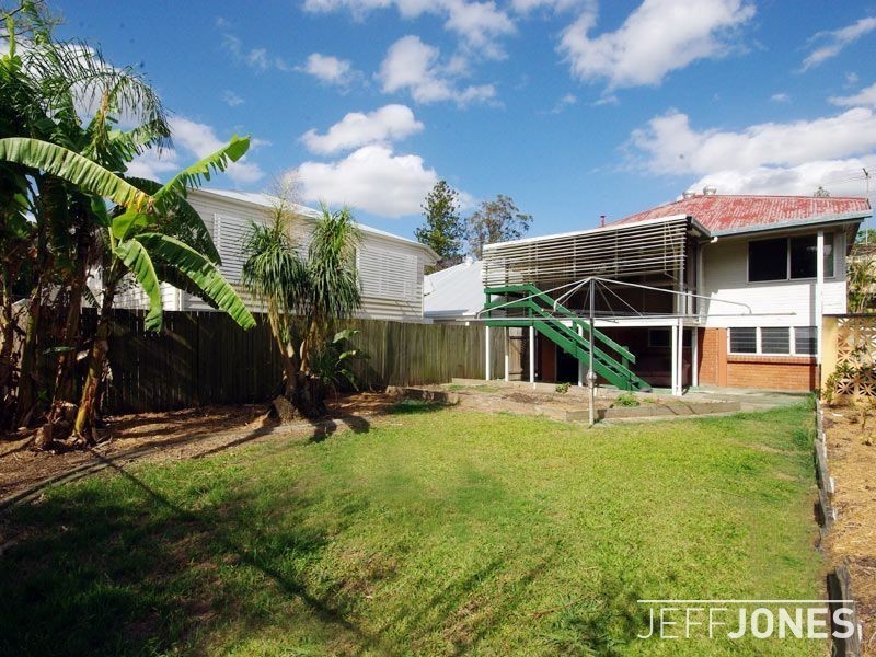32 Nelson Street, Coorparoo QLD 4151
