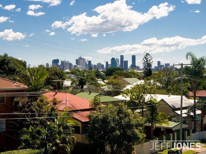 2/52 Knowsley Street, Greenslopes QLD 4120