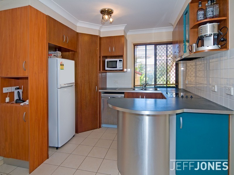 2/52 Knowsley Street, Greenslopes QLD 4120