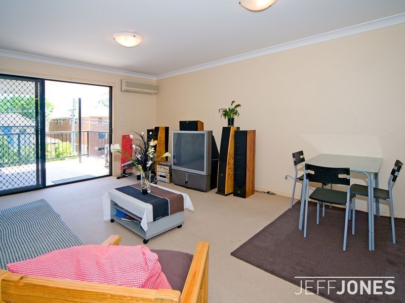 2/52 Knowsley Street, Greenslopes QLD 4120