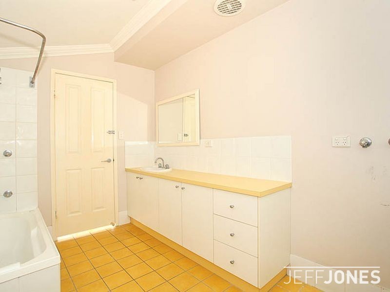 37 Combles Road, Camp Hill QLD 4152