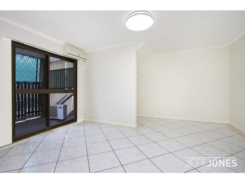 2/84 Victoria Terrace, Greenslopes QLD 4120