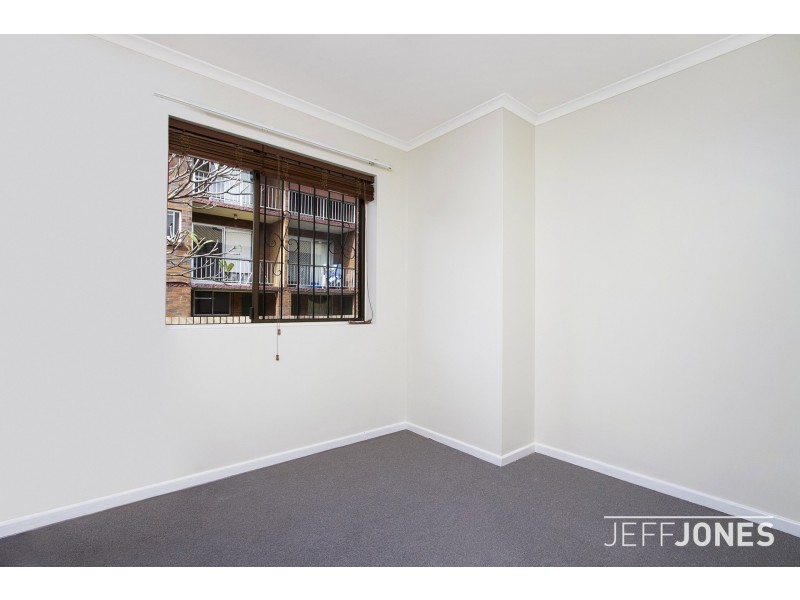 2/84 Victoria Terrace, Greenslopes QLD 4120
