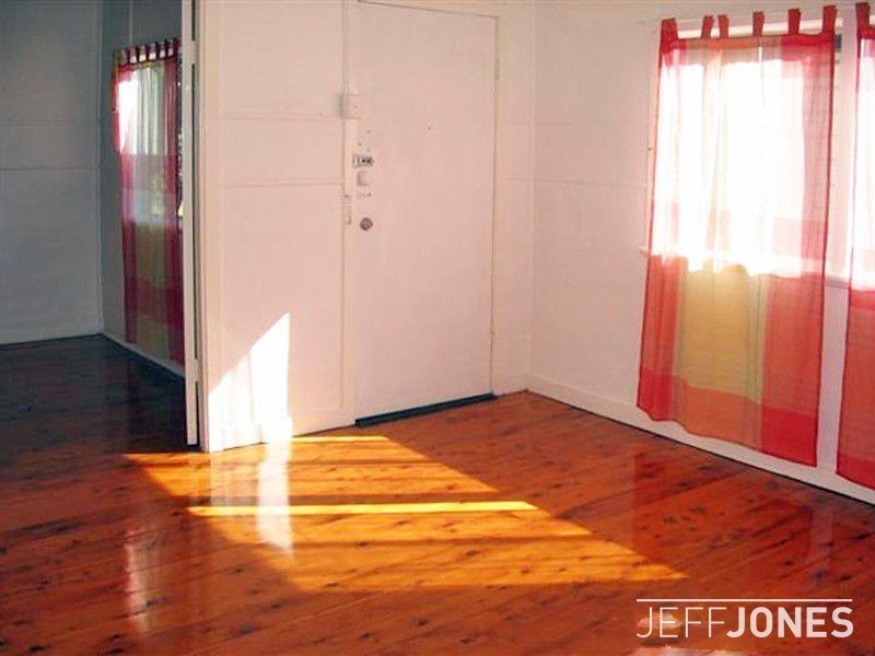 30 Ernest Street, Greenslopes QLD 4120