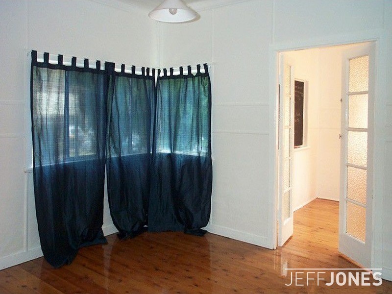 30 Ernest Street, Greenslopes QLD 4120