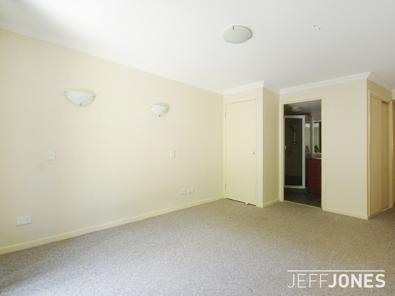 2/57 Sandford Street, St Lucia QLD 4067
