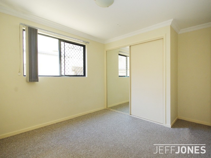 2/57 Sandford Street, St Lucia QLD 4067