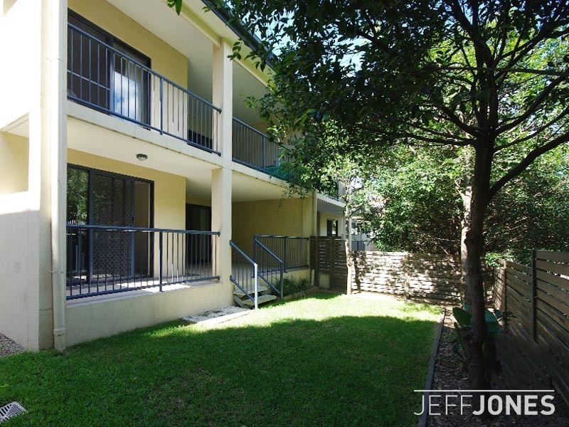 2/57 Sandford Street, St Lucia QLD 4067