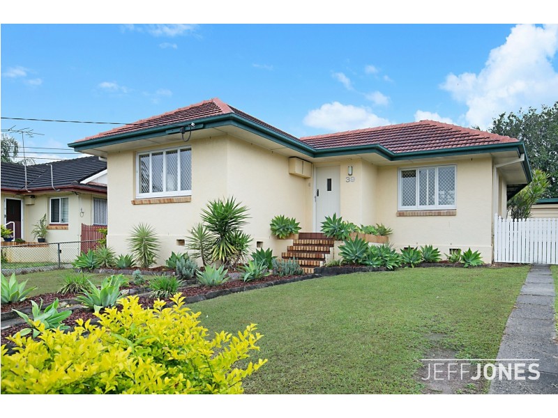 39 Sapphire Street, Holland Park QLD 4121