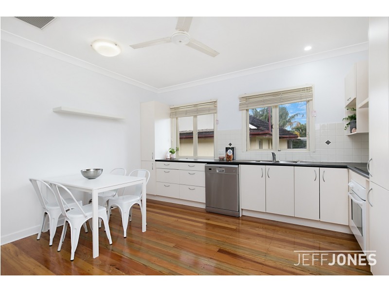 39 Sapphire Street, Holland Park QLD 4121