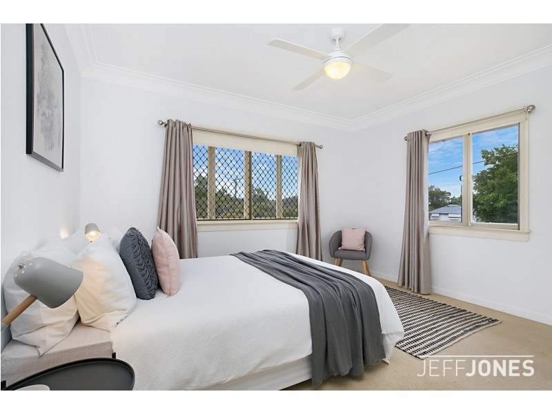 39 Sapphire Street, Holland Park QLD 4121