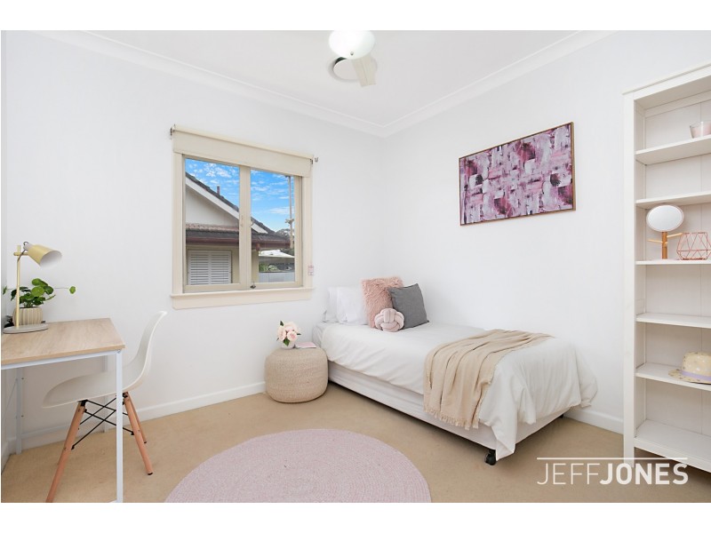 39 Sapphire Street, Holland Park QLD 4121