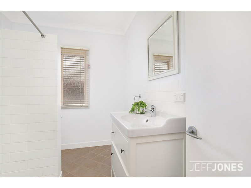 39 Sapphire Street, Holland Park QLD 4121