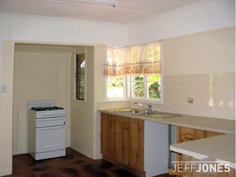 92 Layard Street, Holland Park QLD 4121