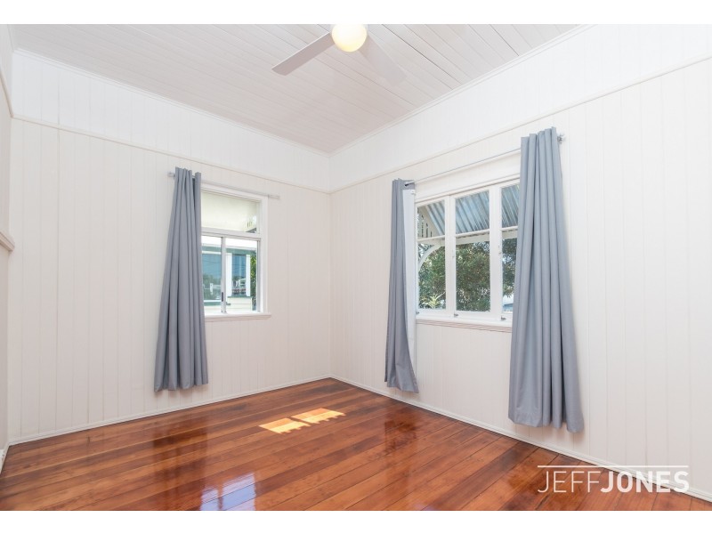 8 Bennetts Road, Camp Hill QLD 4152