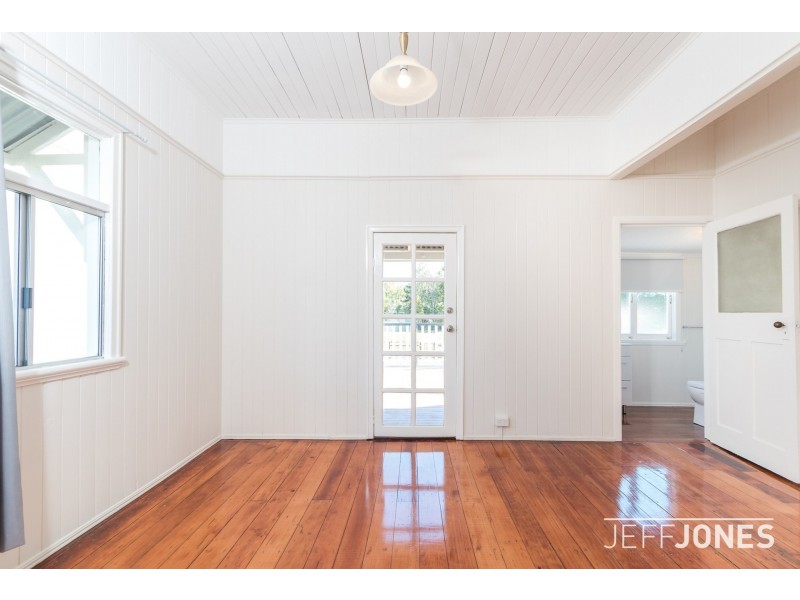 8 Bennetts Road, Camp Hill QLD 4152