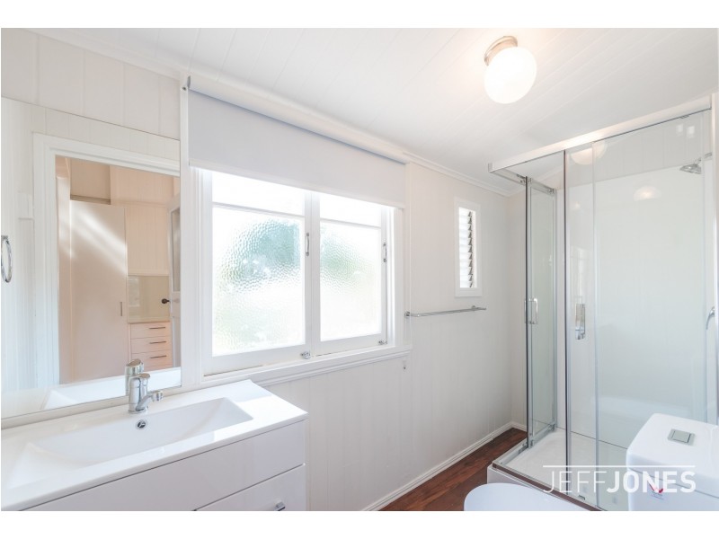 8 Bennetts Road, Camp Hill QLD 4152