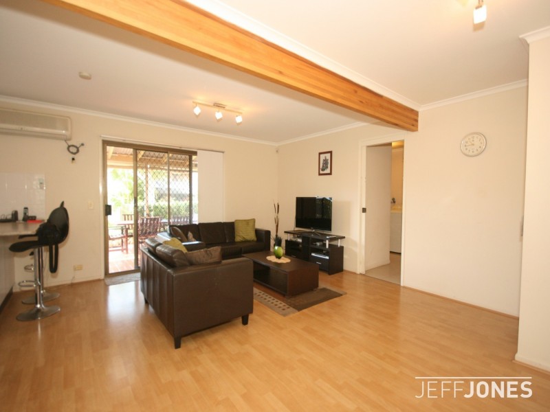 77 Bridgnorth Street, Carindale QLD 4152