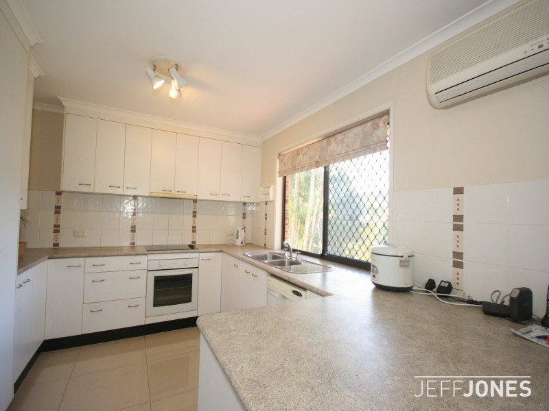 77 Bridgnorth Street, Carindale QLD 4152