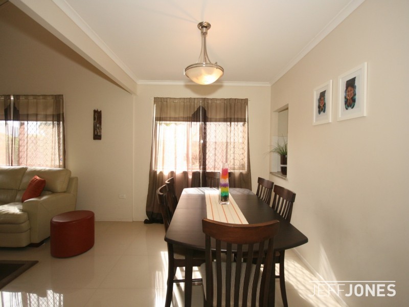 77 Bridgnorth Street, Carindale QLD 4152