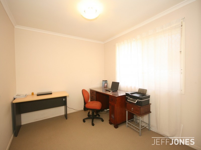 77 Bridgnorth Street, Carindale QLD 4152