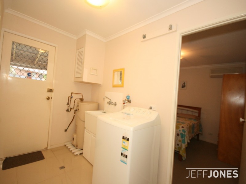 77 Bridgnorth Street, Carindale QLD 4152