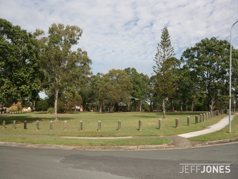 77 Bridgnorth Street, Carindale QLD 4152