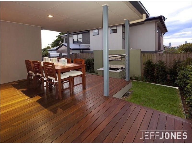 32 Eighth Avenue, Coorparoo QLD 4151