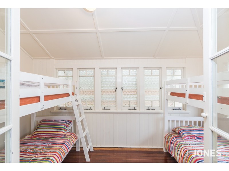 9 Rochdale Avenue, Tarragindi QLD 4121