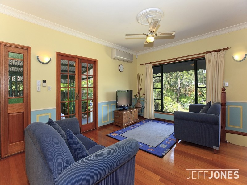 37 Roseglen Street, Greenslopes QLD 4120
