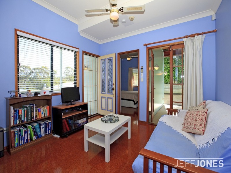 37 Roseglen Street, Greenslopes QLD 4120
