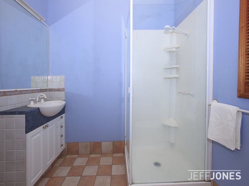 37 Roseglen Street, Greenslopes QLD 4120