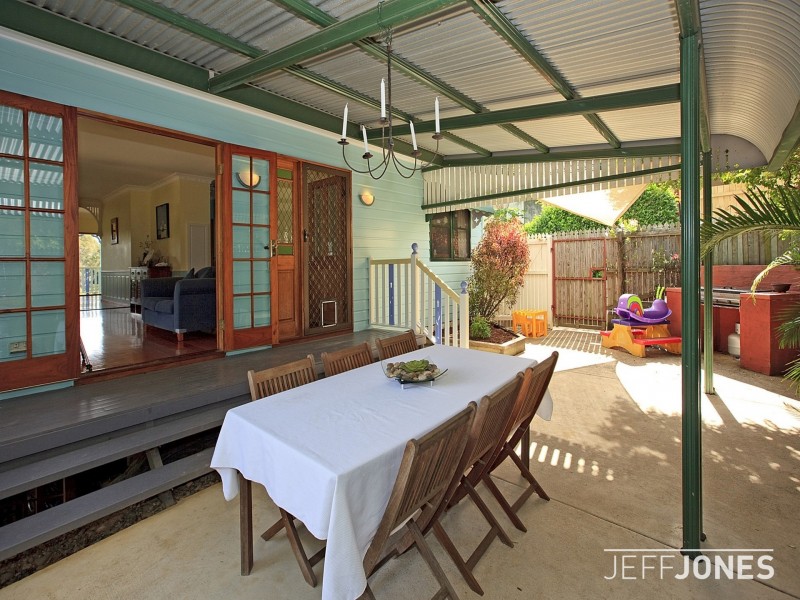 37 Roseglen Street, Greenslopes QLD 4120