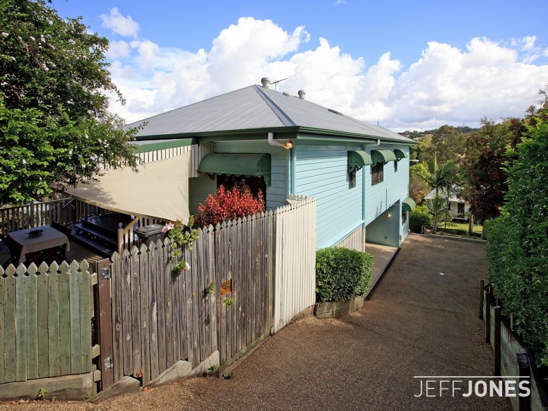 37 Roseglen Street, Greenslopes QLD 4120