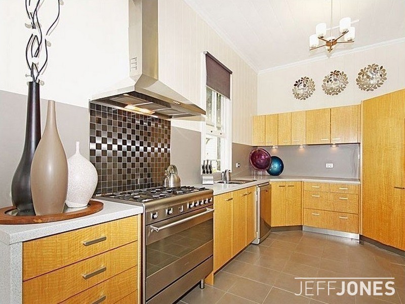 98 Linton Street, Kangaroo Point QLD 4169
