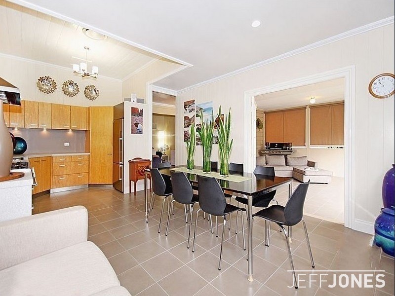 98 Linton Street, Kangaroo Point QLD 4169