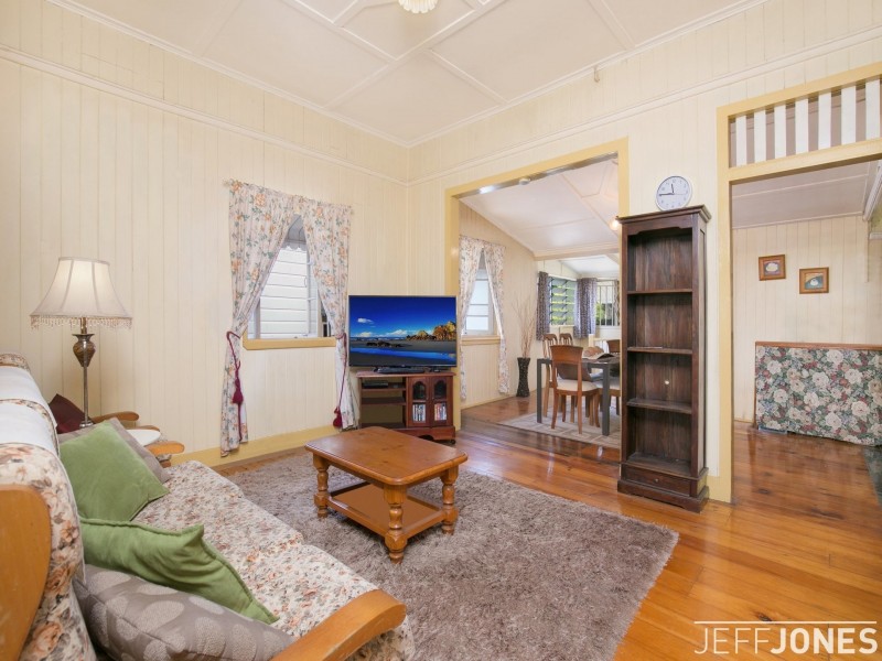 27 Gordon Street, Greenslopes QLD 4120