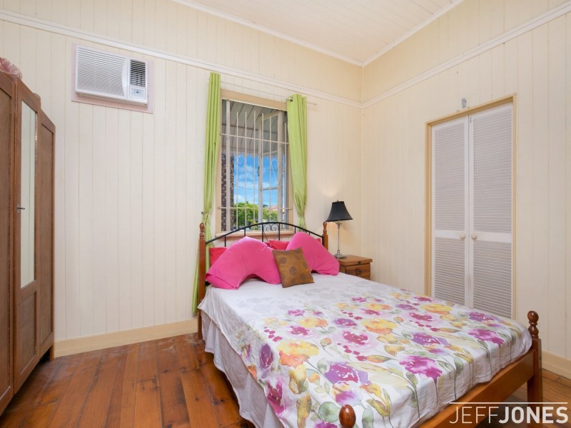 27 Gordon Street, Greenslopes QLD 4120