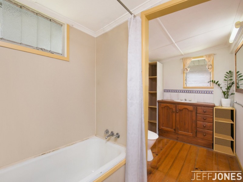 27 Gordon Street, Greenslopes QLD 4120