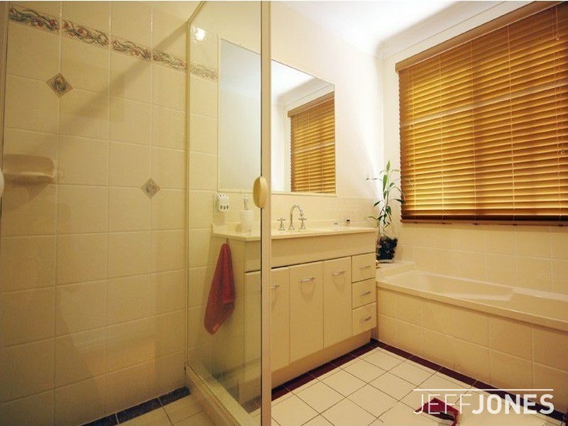 51 Roseglen Street, Greenslopes QLD 4120