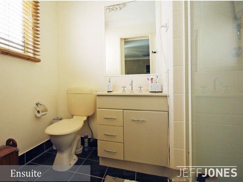 51 Roseglen Street, Greenslopes QLD 4120