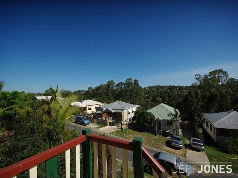 51 Roseglen Street, Greenslopes QLD 4120